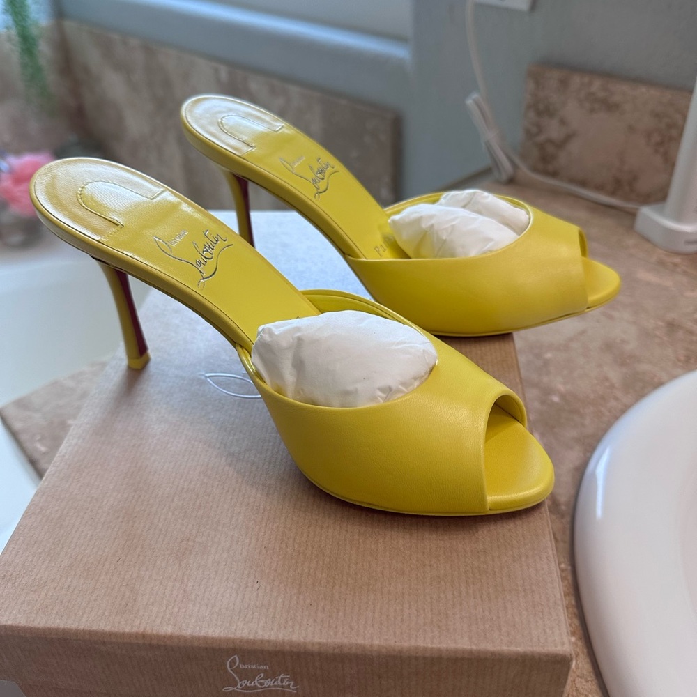 Christian Luboutin Me Dolly  Peep-Toe - Picture 6 of 7